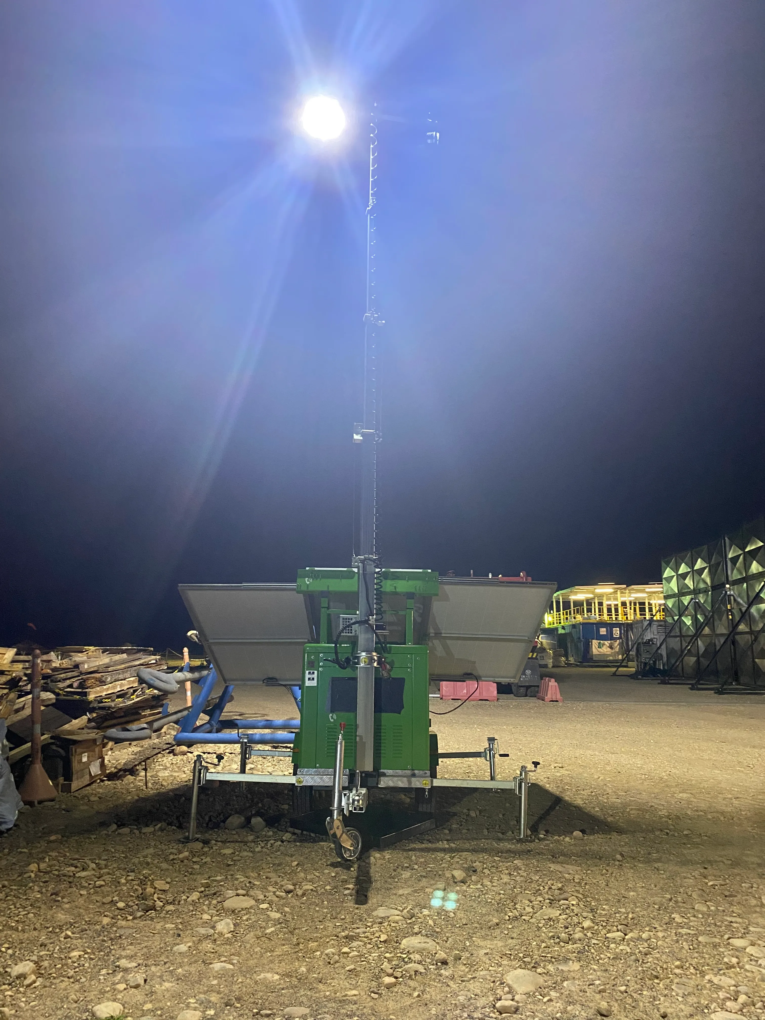 Captando energía solar para brindar luz sostenible